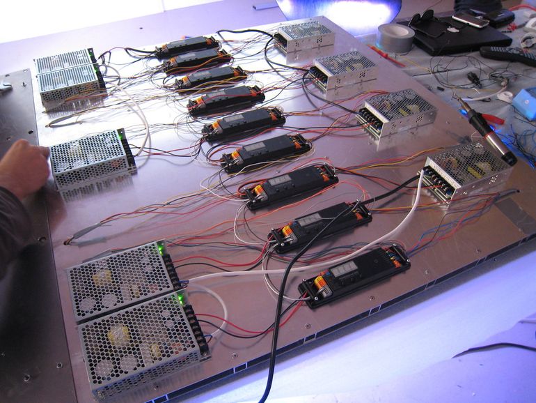 LED-драйверы и блоки питания в ряд для скрытой подсветки