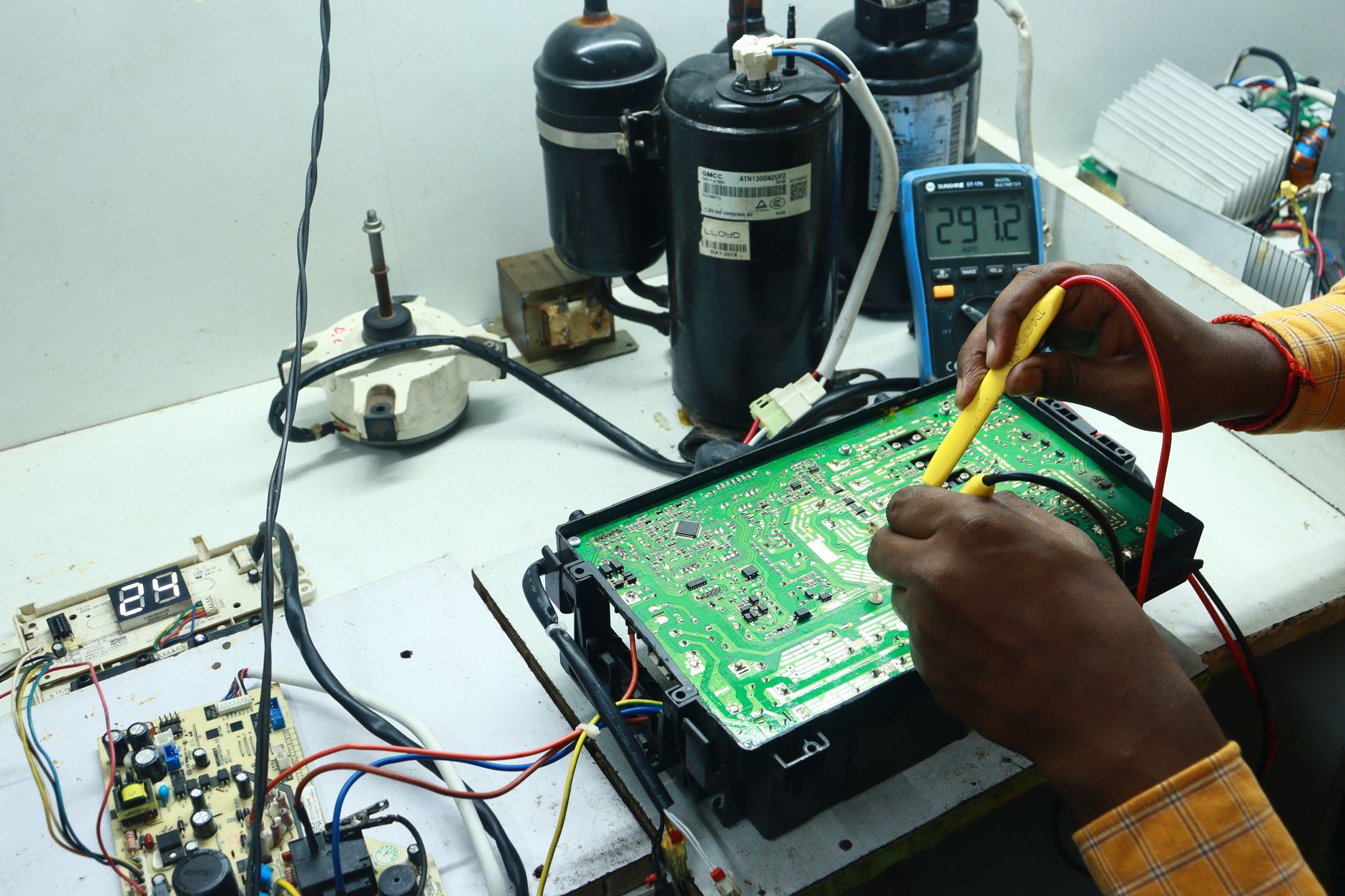 Стабилизатор напряжения на дом: когда он действительно нужен